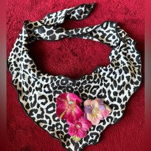 NEW. Dog boutique Cheetah floral bandana Sz. M